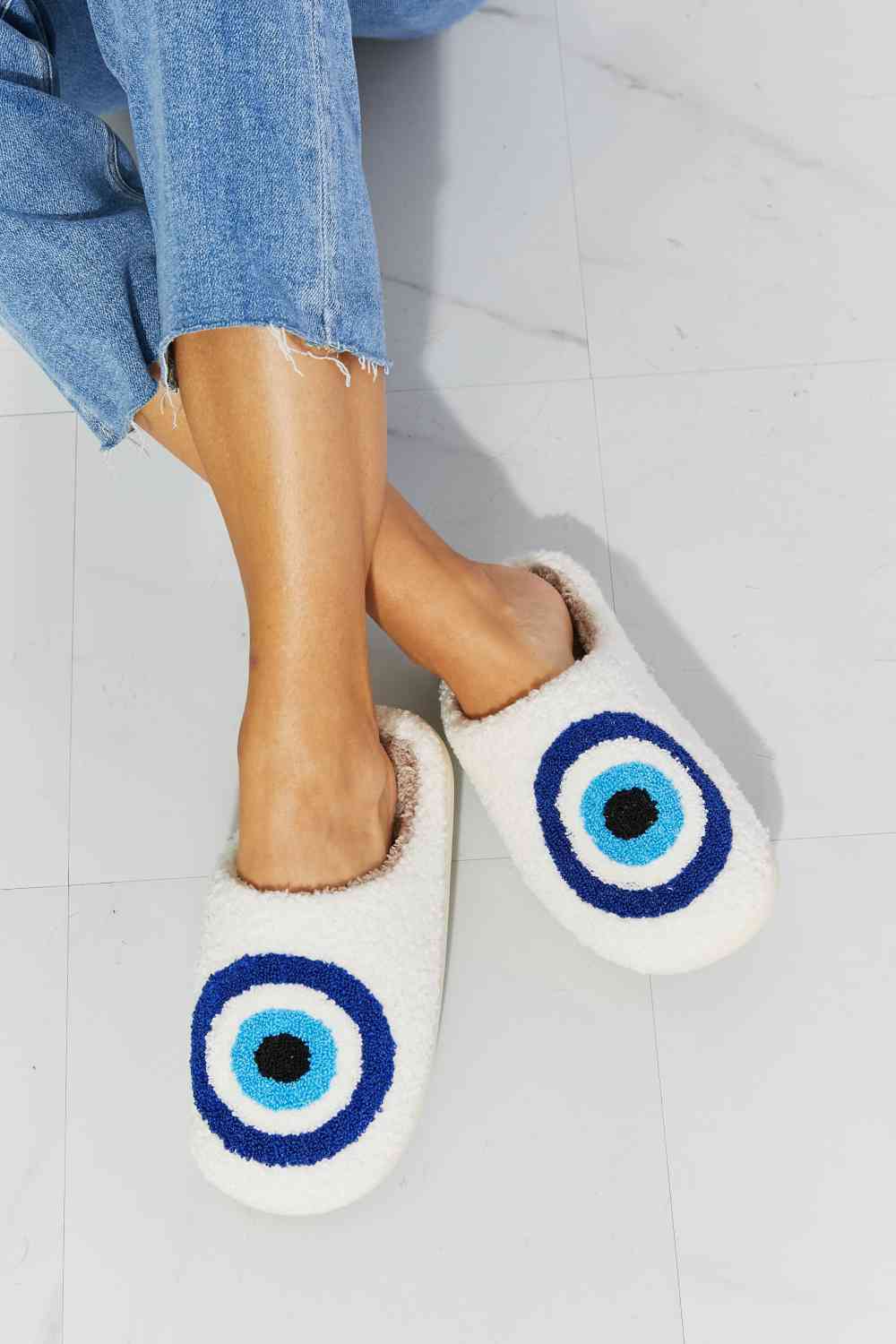 MMShoes Eye Plush Slipper - Luna Haru