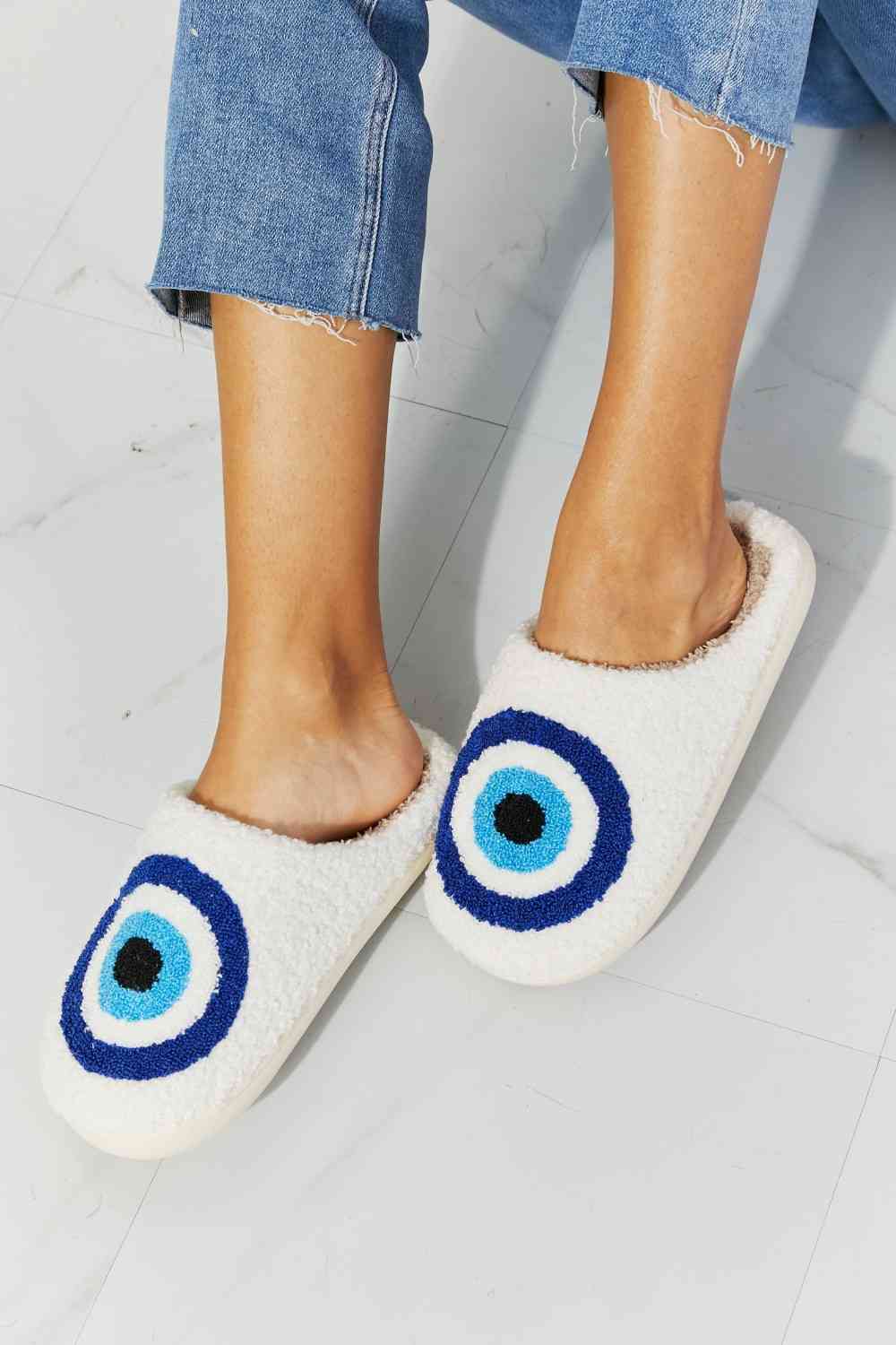 MMShoes Eye Plush Slipper - Luna Haru