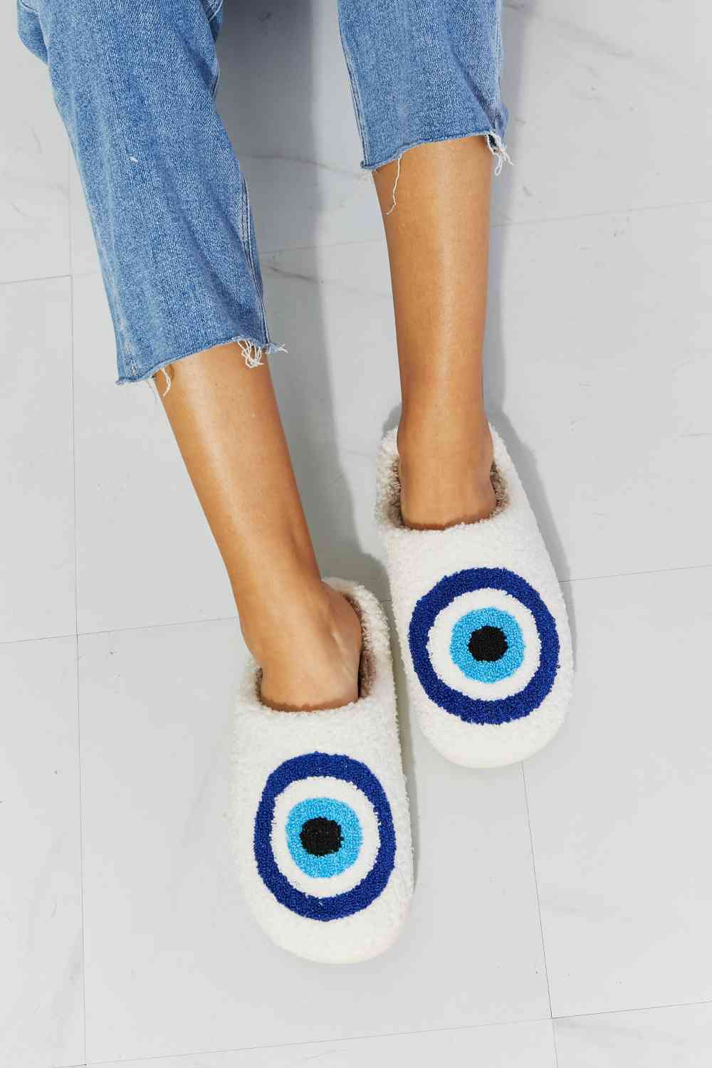 MMShoes Eye Plush Slipper - Luna Haru